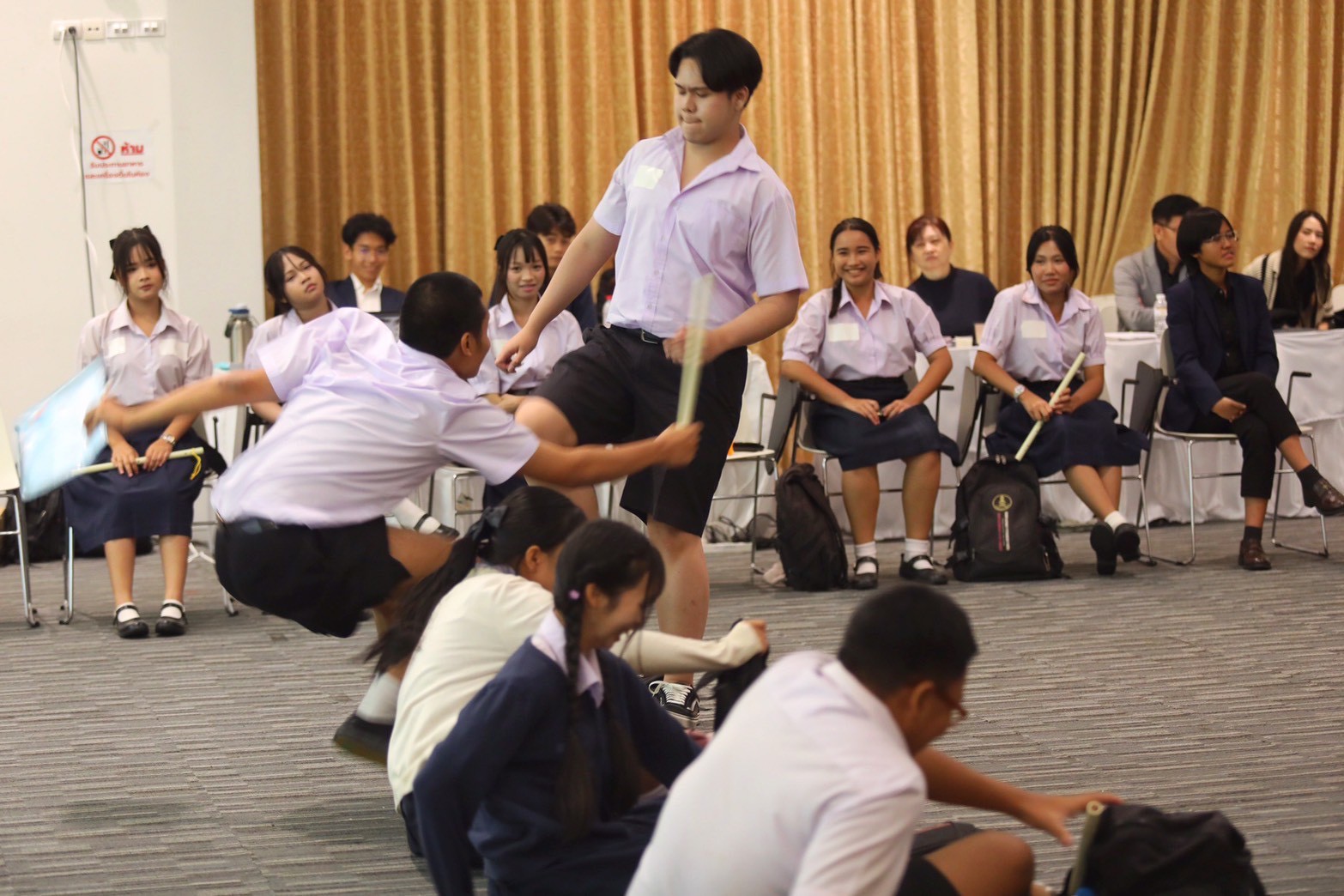 "ละคอนการศึกษา ตอน ปฏิบัติการเล่นแร่แก้กฎ ทวงสิทธิ และสวัสดิการนักเรียนไทย"
